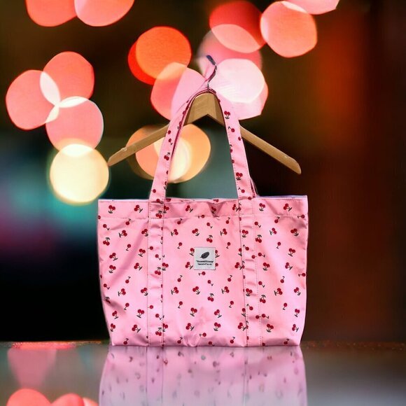 Cherry Tote One Shoulder Bag Magnetic Closure Summer or Pool Bag NWT - Picture 1 of 8